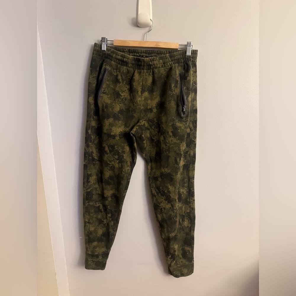 Old Navy Men's Green Camouflage Joggers